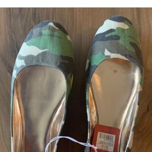 Camo flats, NWOT, size 10